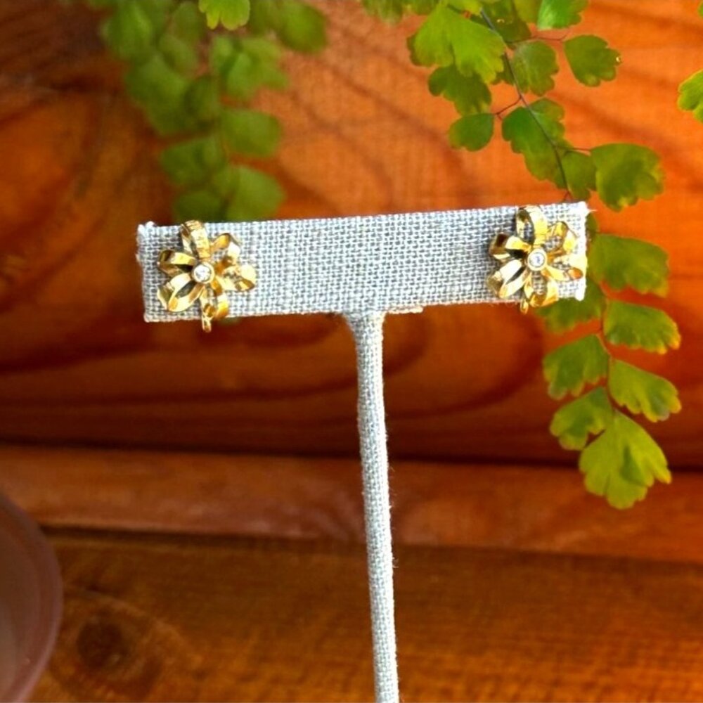 Vintage Gold-Tone Flower Clip-On Earrings With Rhinestone Accents Small Size - Picture 1 of 8
